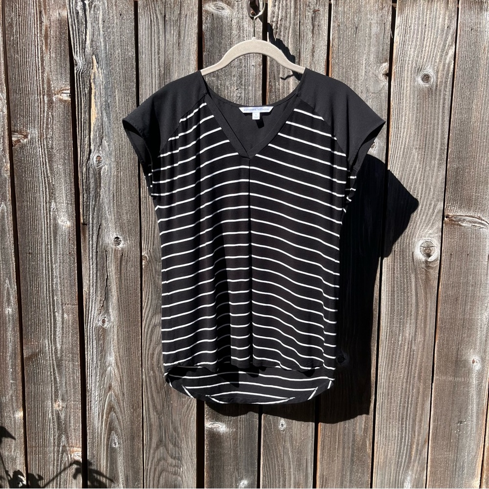 Adrienne Vittadini black and white stripe v-neck top size small